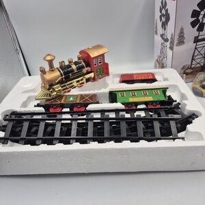 Holiday Time Train Set Comes With Batteries Clean Compartment.  Spinning Tower